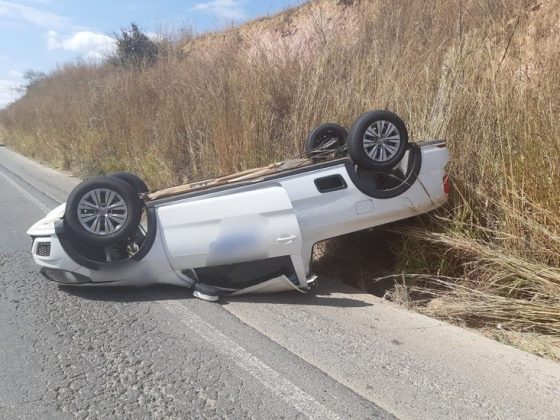 Motorista Capota Ve Culo Ao Tentar Desviar De Buracos E Romeiros Na Br