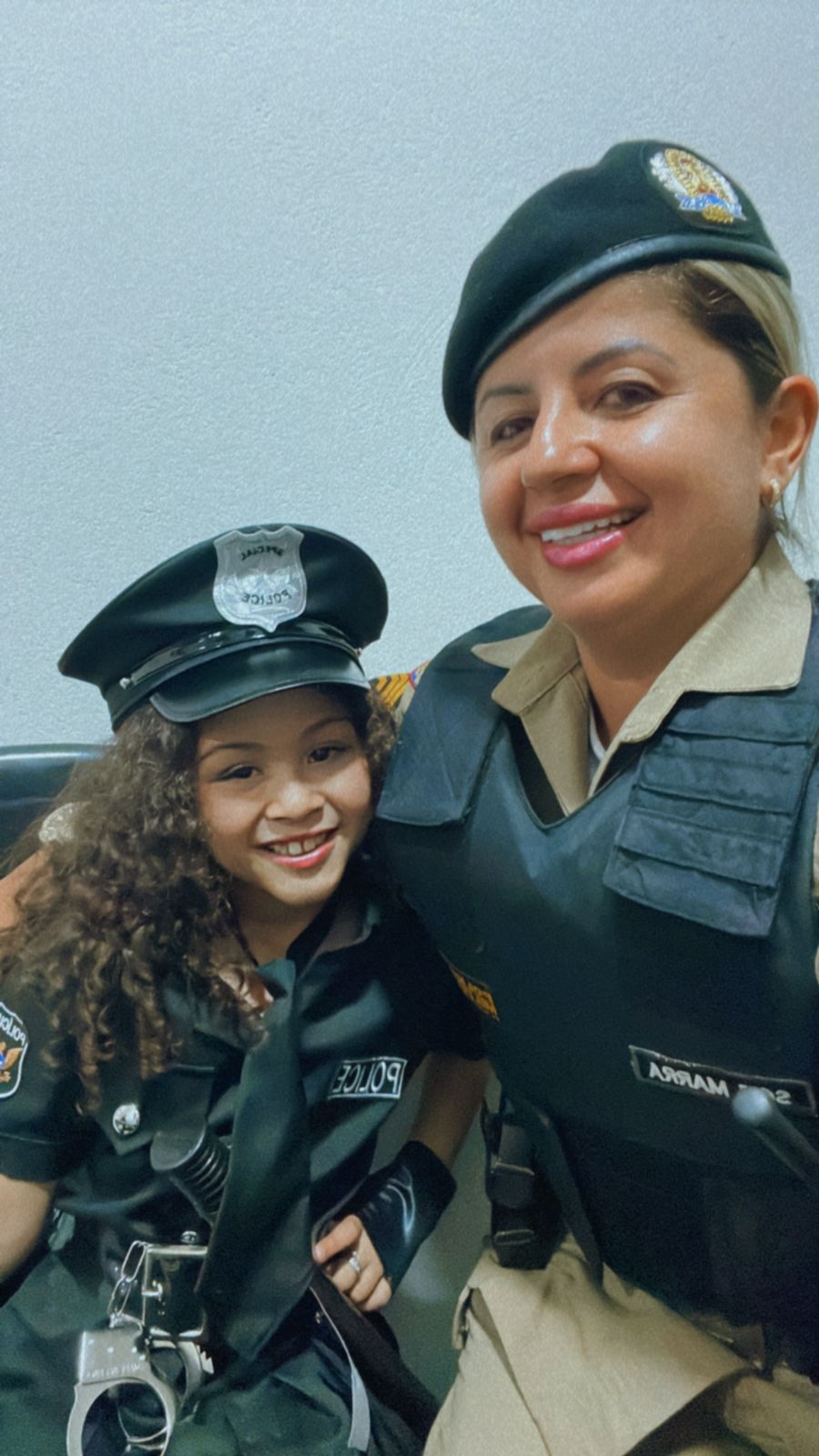 Menina de 10 anos recebe visita de policiais militares em seu