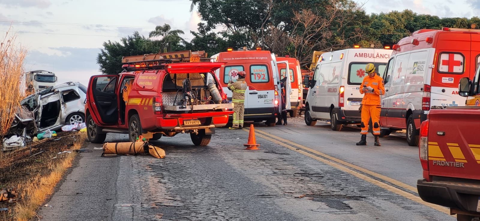 Colisão Entre Caminhão E Carro Deixa Duas Vítimas Fatais E Duas Em ...