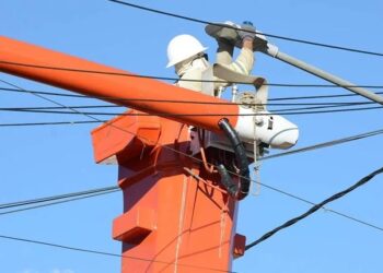 Como a população de Presidente Olegário pode solicitar serviços de iluminação pública