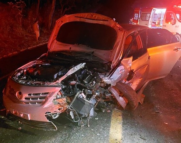 Motorista morre e passageira fica gravemente ferida em acidente com carreta de Presidente Olegário e 2 carros na BR 352