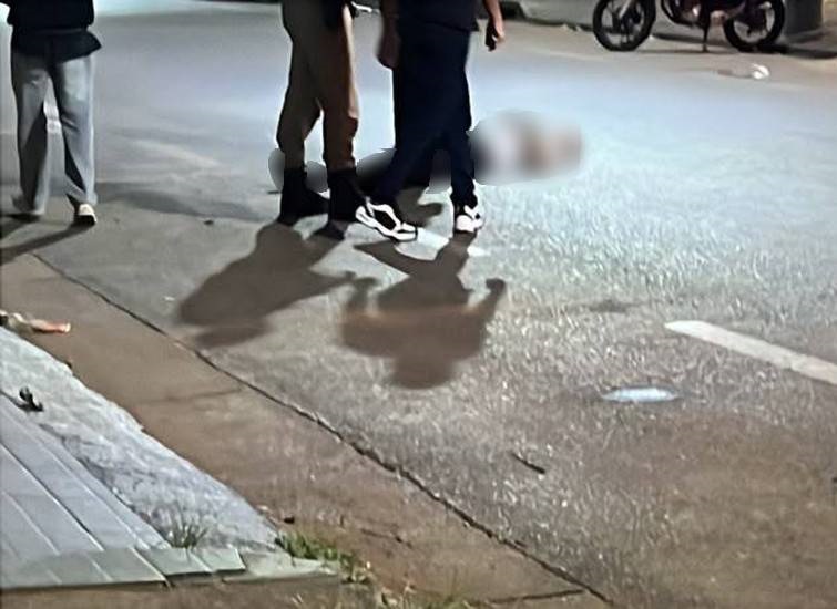 Dois jovens são assassinados a tiros na Praça Champagnat em Patos de Minas nesta madrugada