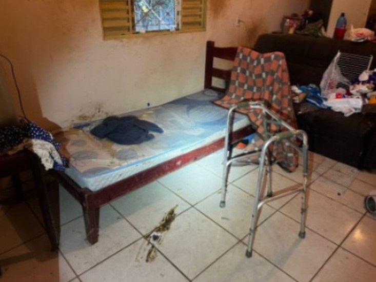 Policiais encontram idosa ferida, sem comida ou água em Lagoa Grande; filho foi preso