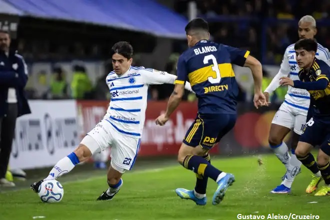 Com um a menos, Cruzeiro segura empate com Boca e dá passo pelas oitavas da Libertadores