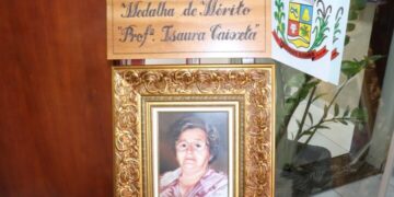Câmara Municipal homenageia Mães com a Medalha de Mérito Professora Isaura Caixeta nesta quinta-feira (7)