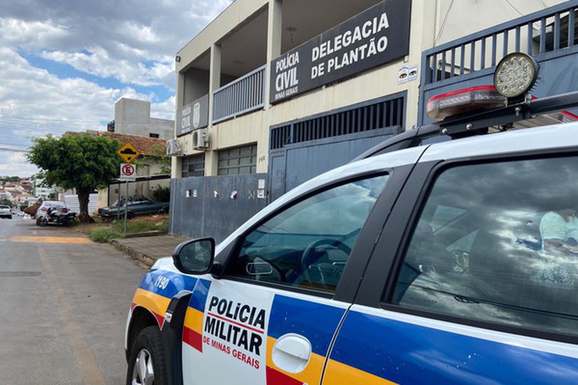 Discussão de trânsito no centro de Patos de Minas termina em disparo de arma de fogo e policial penal na delegacia