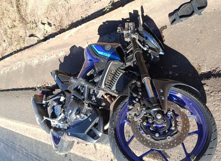Casal fica ferido após perder controle de motocicleta na BR-365 em Patos de Minas