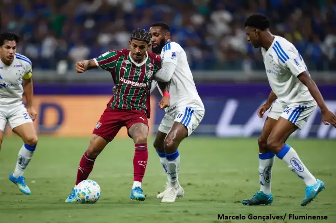 Em jogo movimentado, Cruzeiro e Fluminense empatam pelo Brasileirão