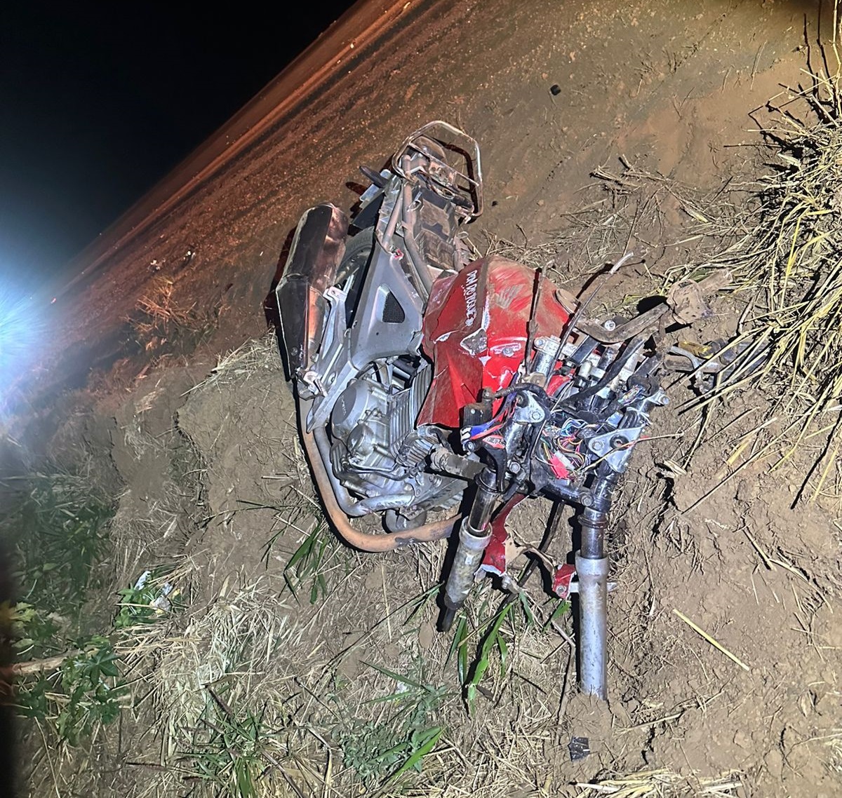 Colisão frontal mata motociclista de 30 anos e deixa jovem ferido na MGC-354 em Presidente Olegário