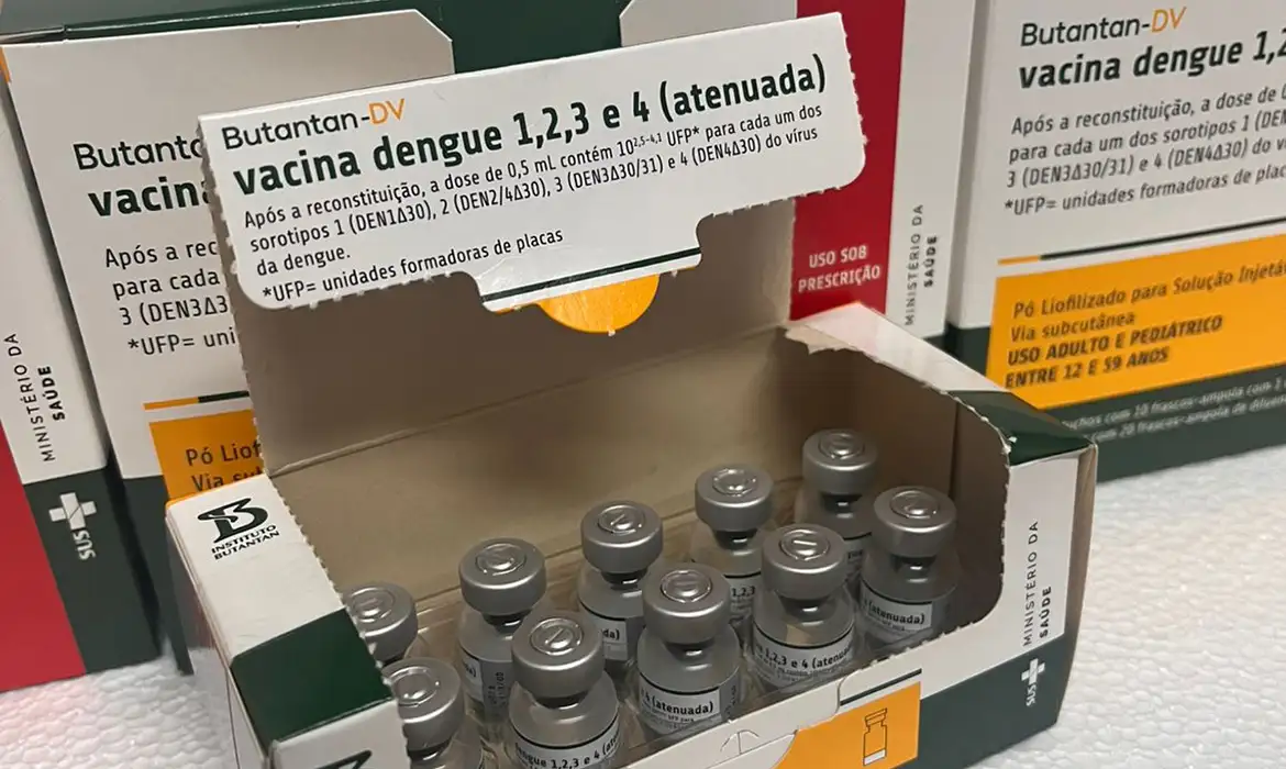 Ministério suspende vacinação contra dengue com imunizante do Butantan