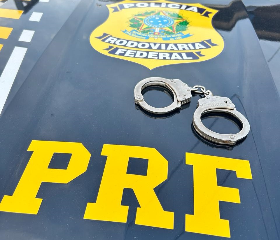 Foragido da Justiça por homicídio é preso em Patos de Minas após abordagem da PRF na BR-365