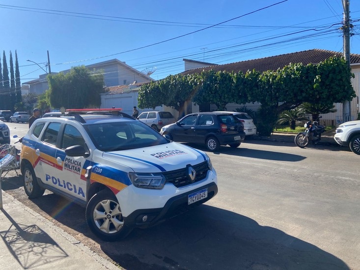 Criminosos invadem residência em Patos de Minas, rendem médico e esposa e fogem com caminhonete