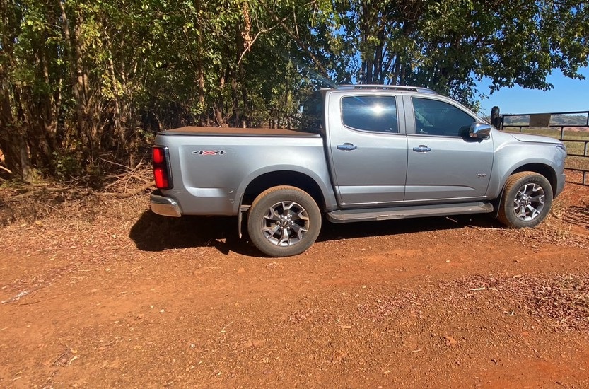 PM prende suspeito de aterrorizar casal de idosos durante assalto e recupera caminhonete roubada em Patos de Minas