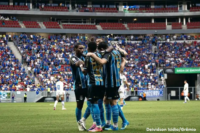 Cruzeiro perde dois pênaltis e é derrotado pelo Grêmio em amistoso em Brasília