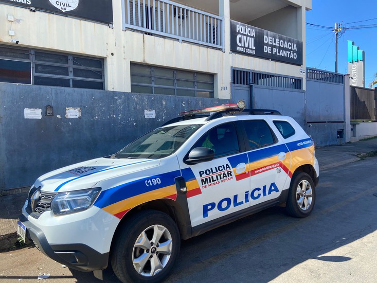 Recepcionista é presa por aplicar golpe em idosa durante atendimento em clínica de Patos de Minas