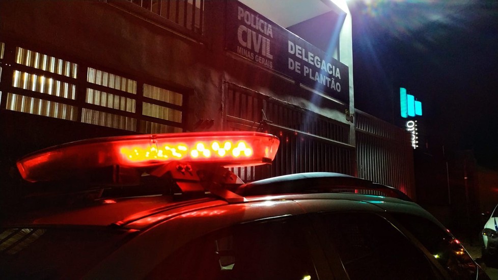 Confusão em frente a boate termina com policial agredida e 3 mulheres na delegacia